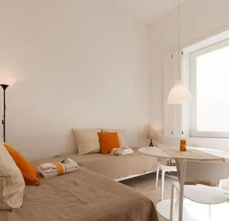 Apartament O garsonieră șic, la un preț redus (150 lei / pe noapte)